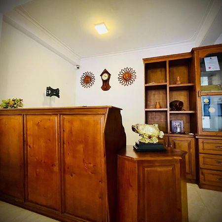 Hotel Grand Casa Канді Екстер'єр фото