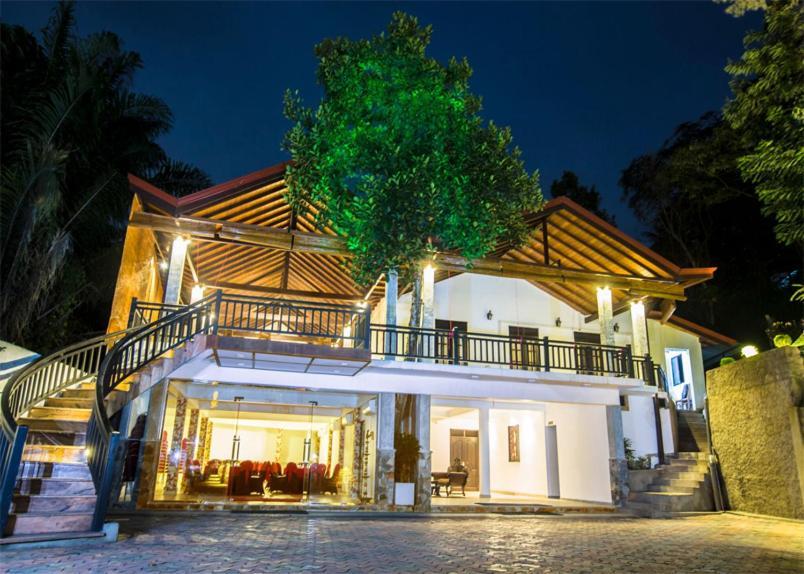 Hotel Grand Casa Канді Екстер'єр фото