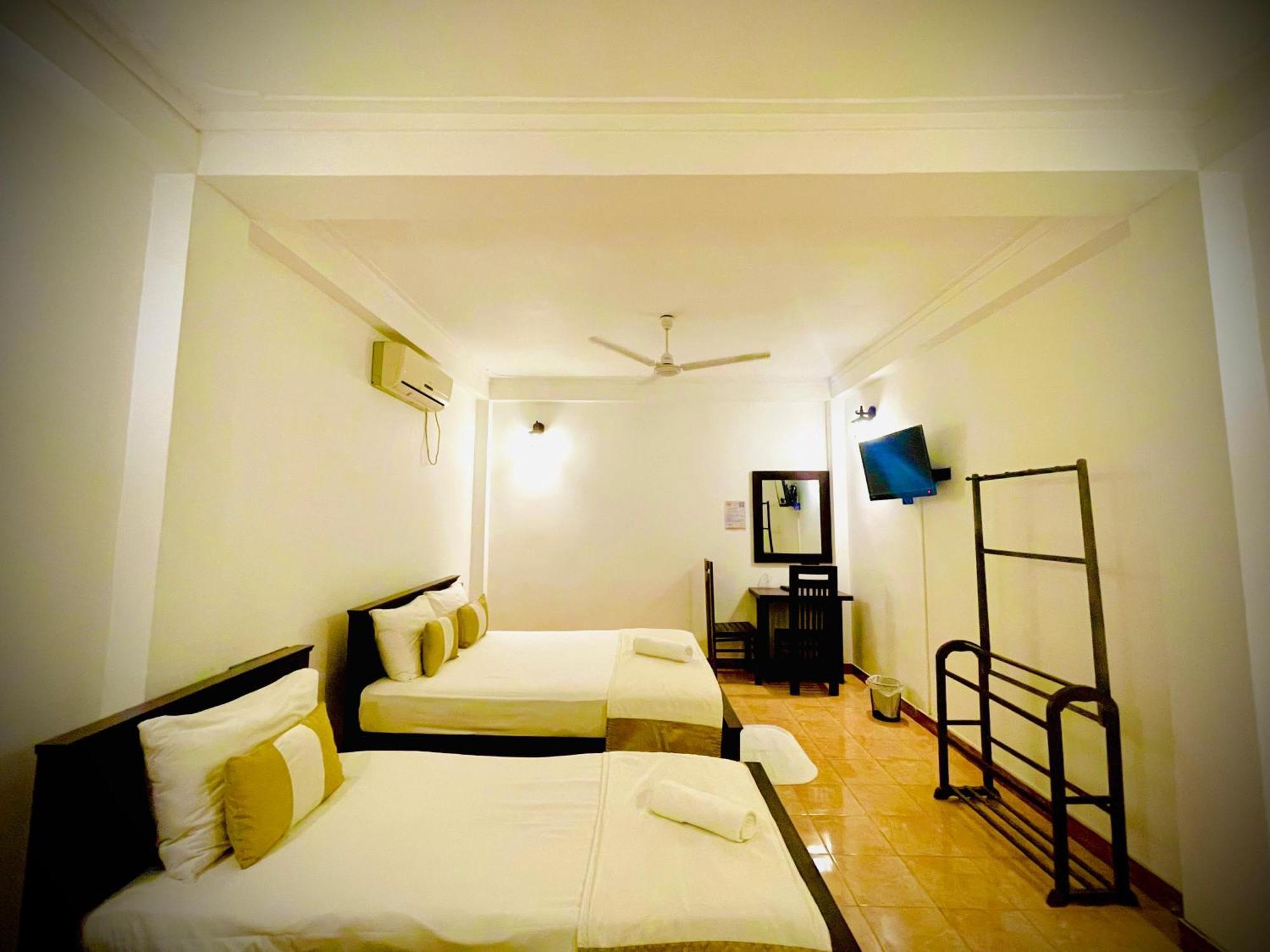 Hotel Grand Casa Канді Екстер'єр фото