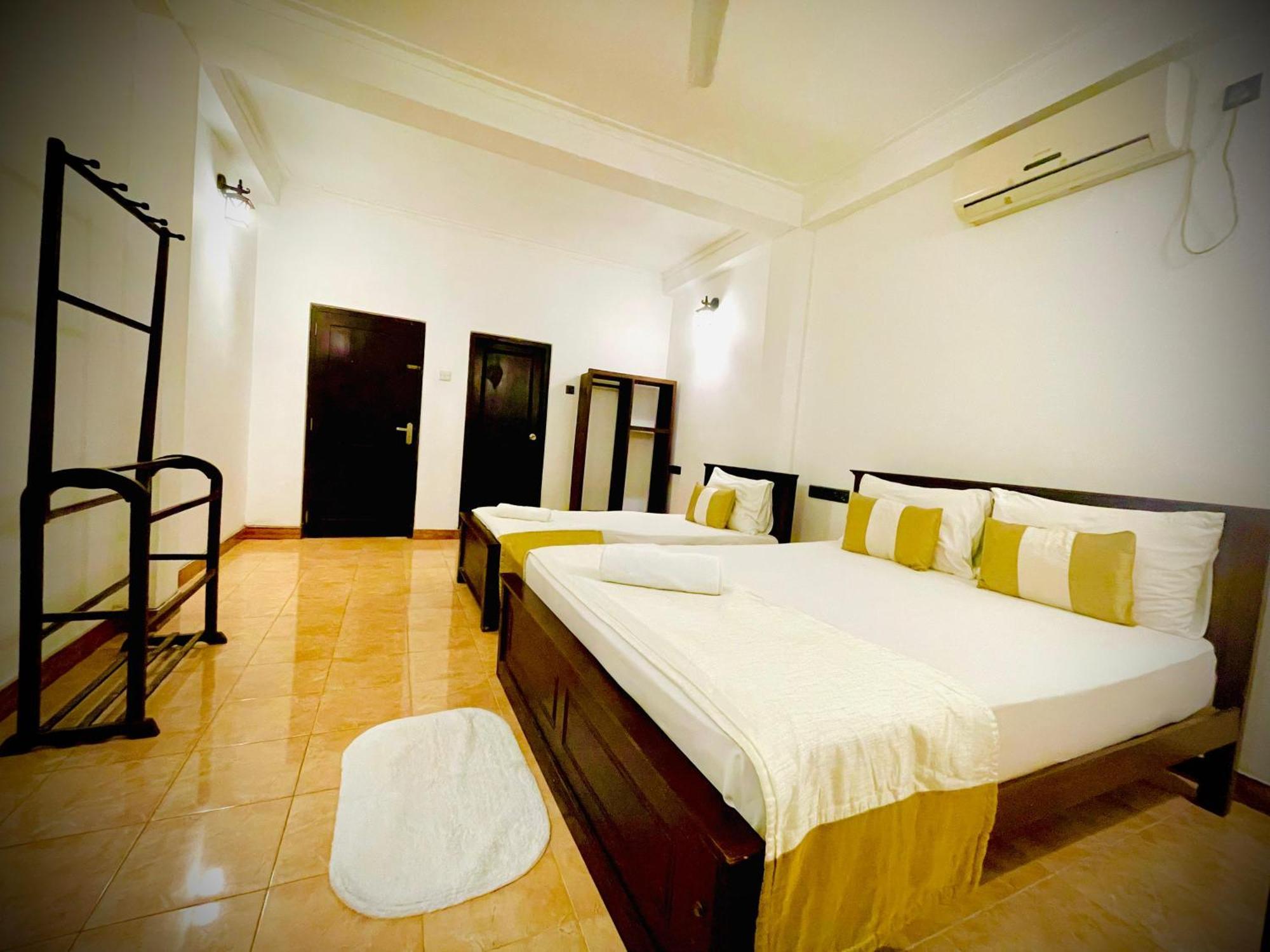 Hotel Grand Casa Канді Екстер'єр фото