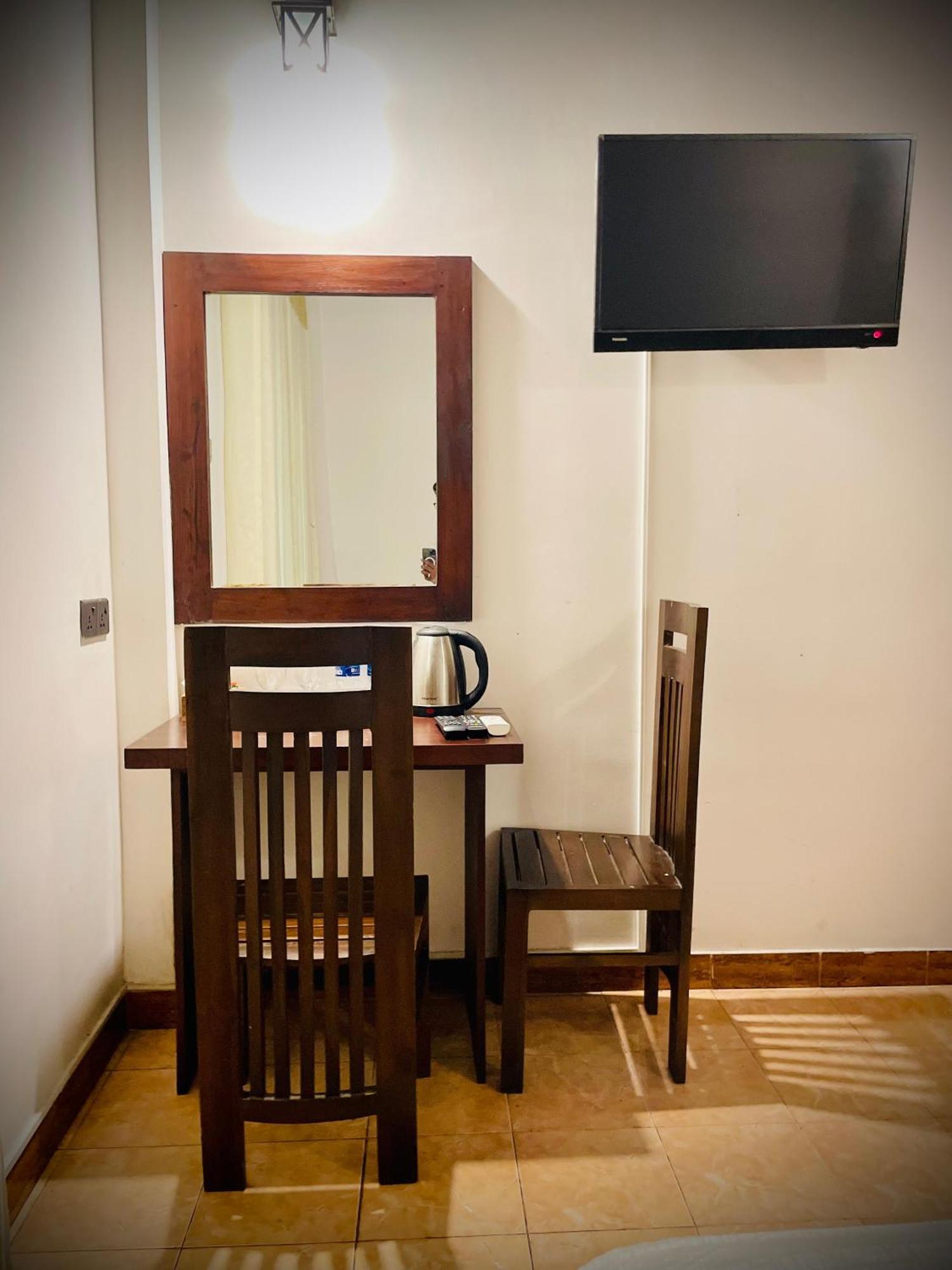 Hotel Grand Casa Канді Екстер'єр фото