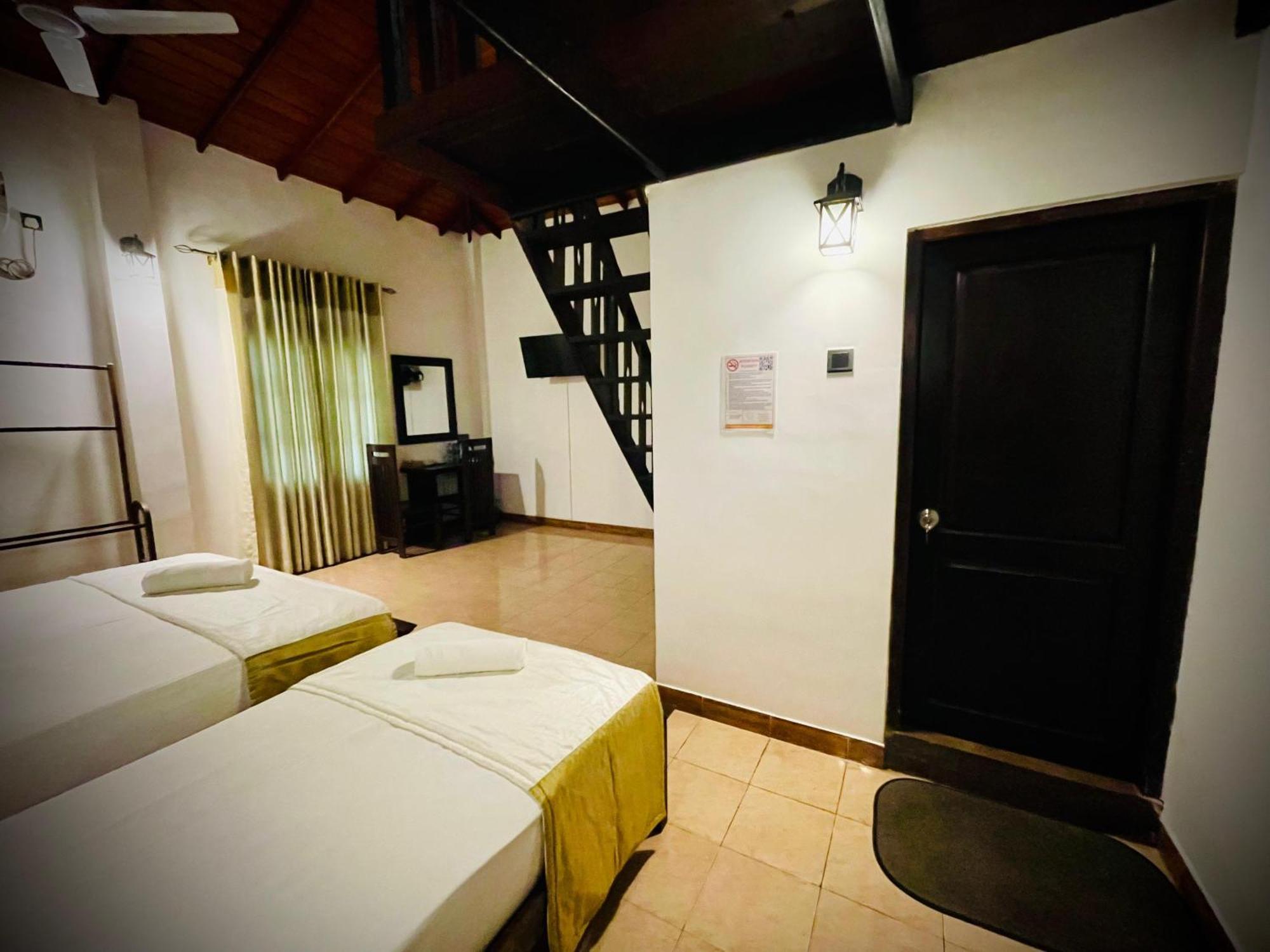 Hotel Grand Casa Канді Екстер'єр фото
