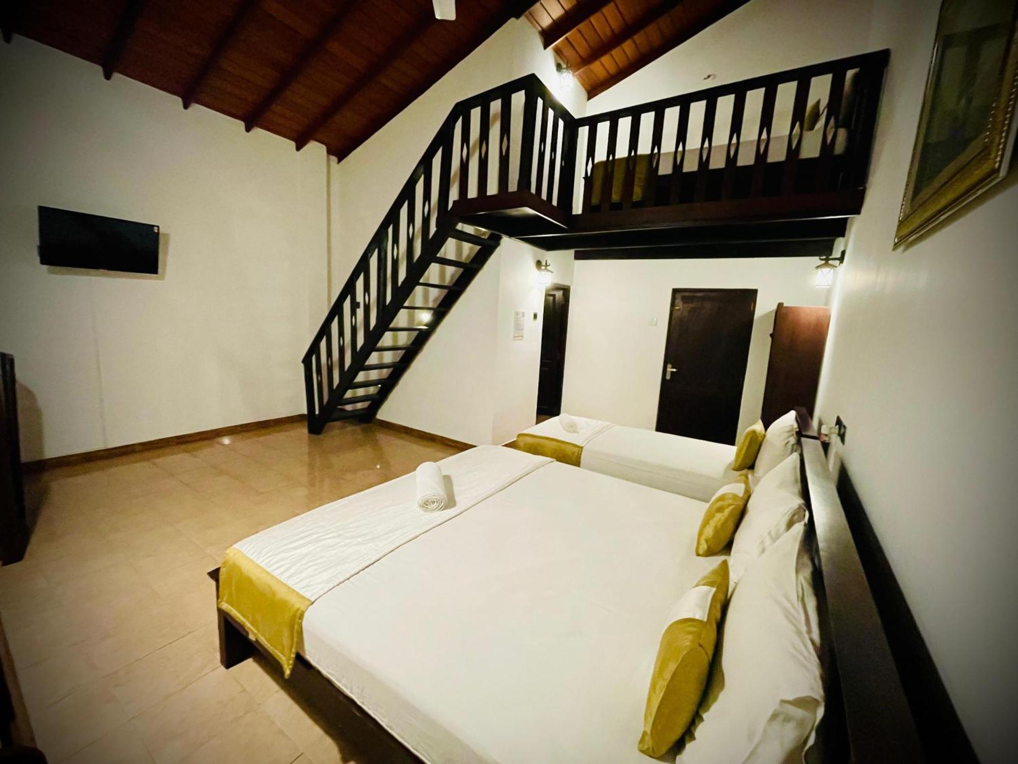 Hotel Grand Casa Канді Екстер'єр фото