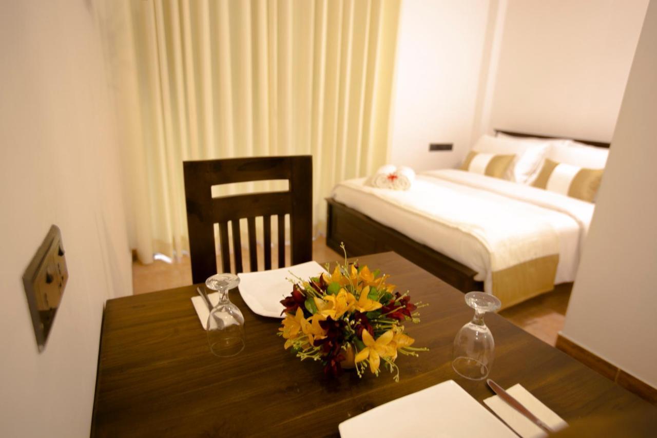 Hotel Grand Casa Канді Екстер'єр фото